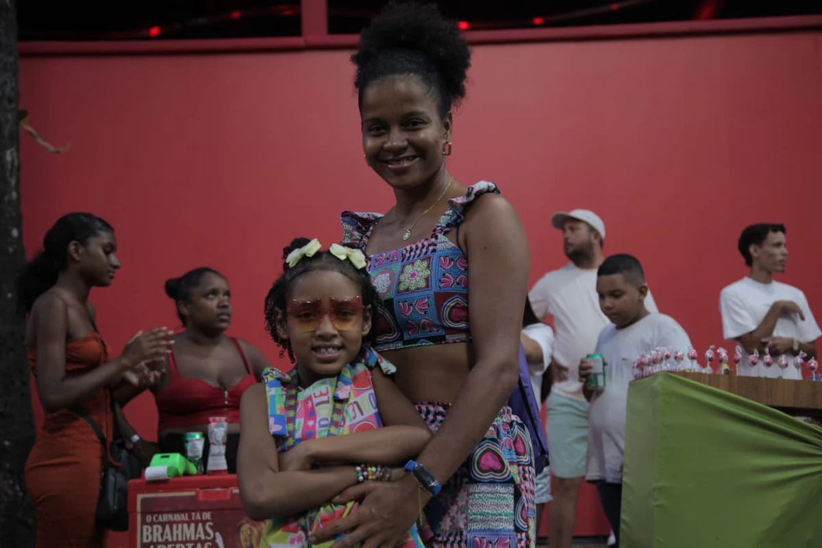 Mãe e filha, Daiana e Samantha de Oliveira compartilham o amor por Xanddy por Sora Maia/CORREIO