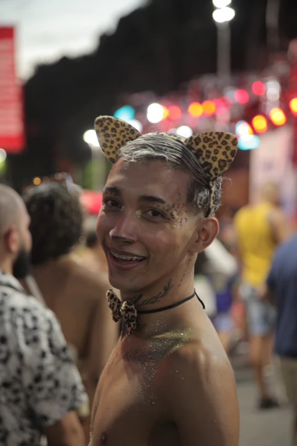 Luiz Fernando Gomes combinou de encontrar as amigas na folia por Sora Maia/CORREIO