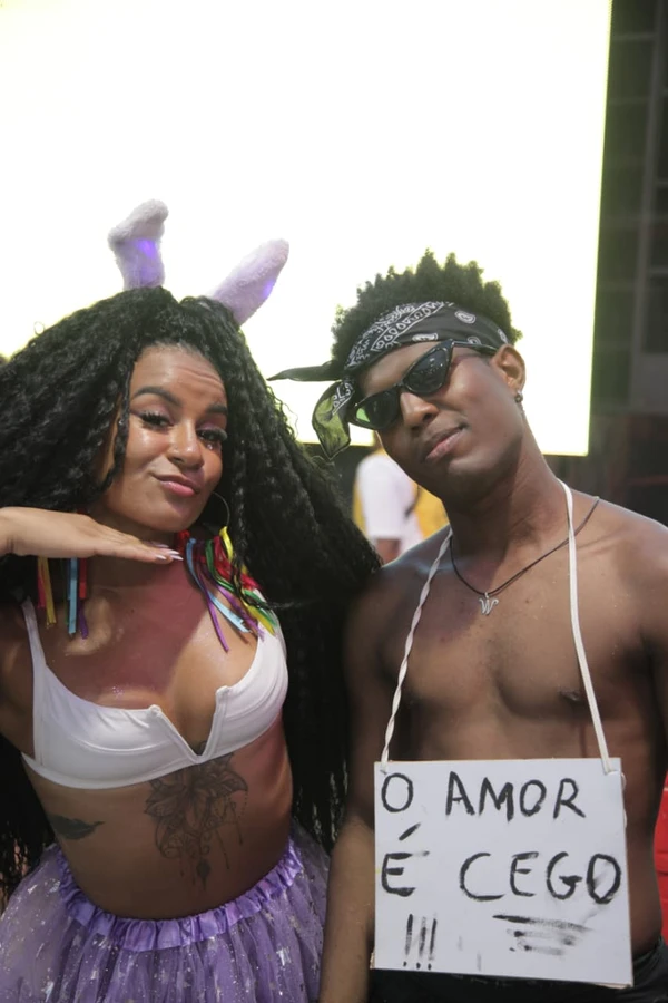 Andressa e Wellington, amigos de infância, aproveitam cada chance de curtir juntos por Sora Maia/CORREIO