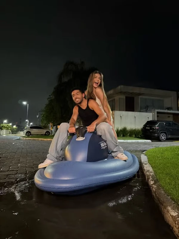 Melody foi 'resgatada' por Pedro Sampaio após enchente por Reprodução/Instagram