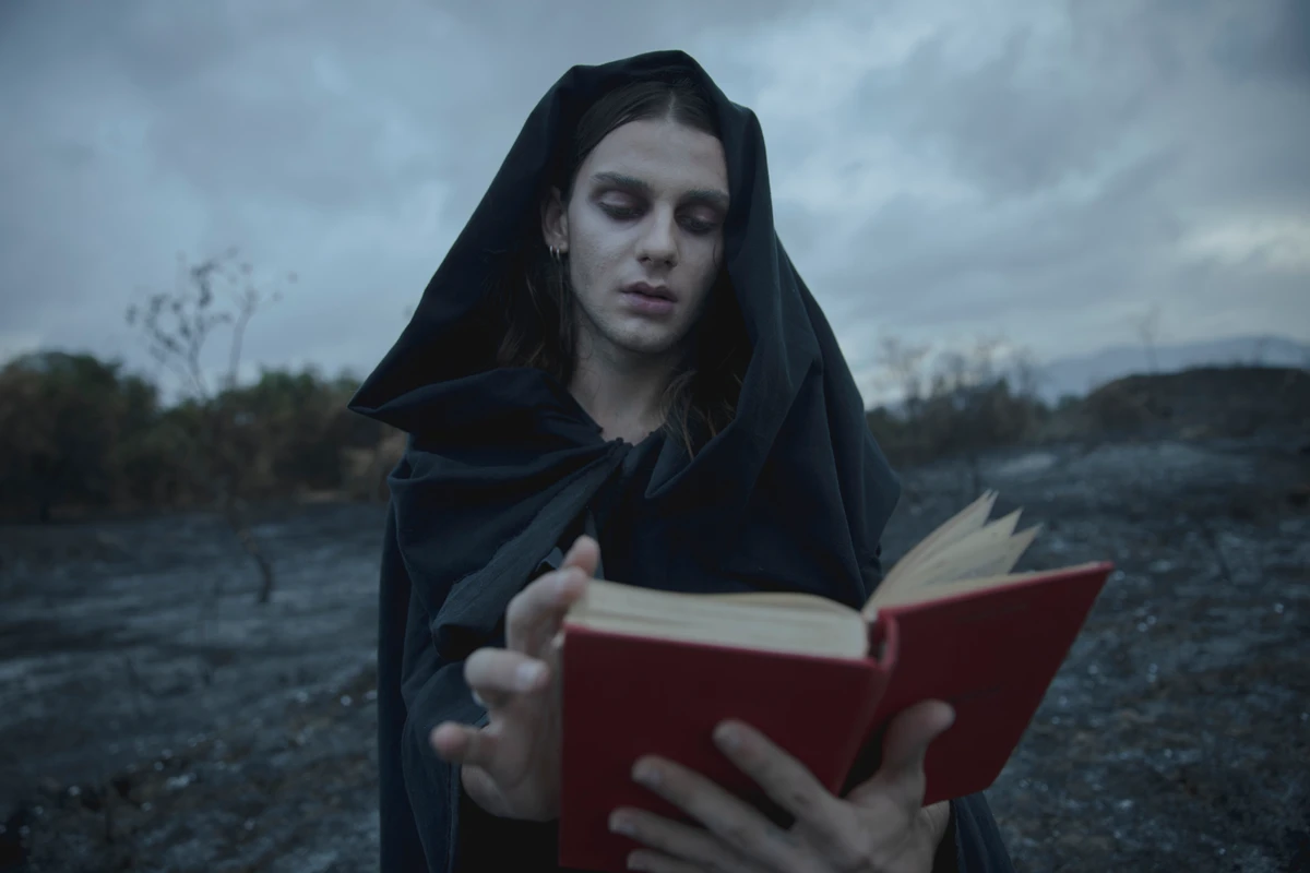 No clima de “Vampirinha”, veja 12 livros com vampiros para curtir fora da folia