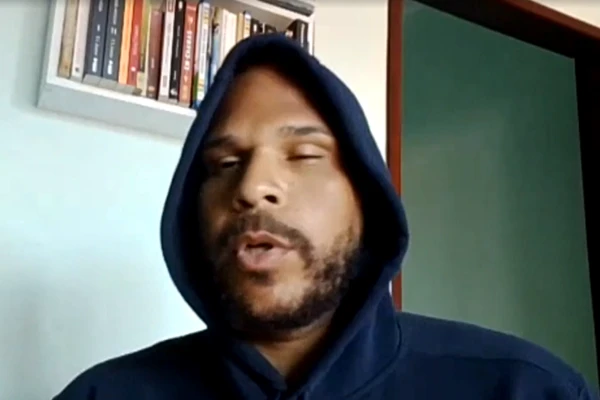 Os baianos João Victor e Marcos relataram problemas na Ucrânia por Reprodução