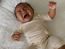 Imagem - Psicoterapeuta faz alerta: 'criança não para de chorar porque está bem, mas porque aprendeu que ninguém vai ajudá-la'