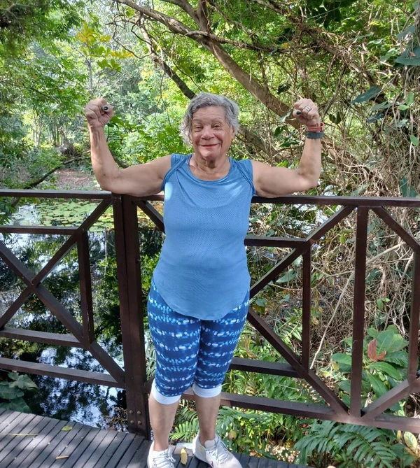 Conheça dona Zilda, a baiana de 82 anos que compartilha sua rotina no Crossfit nas redes por Redes Sociais