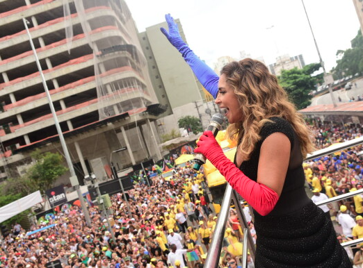 Daniela Mercury arrastou multidão na Pipoca da Rainha em São Paulo