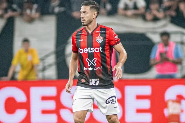 Jean Mota em ação pelo Vitória