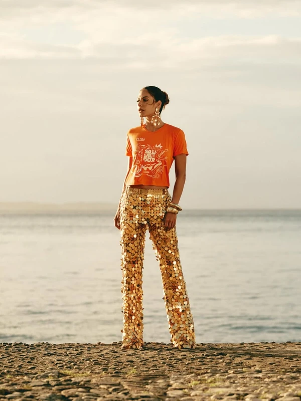 Mari Gonzalez veste abadás do Camarote Salvador por Reprodução/@camarotesalvador