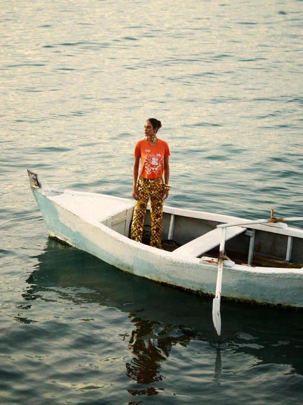 Mari Gonzalez veste abadás do Camarote Salvador por Reprodução/@camarotesalvador