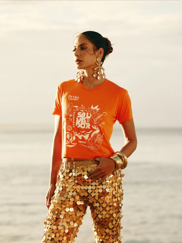 Mari Gonzalez veste abadás do Camarote Salvador por Reprodução/@camarotesalvador