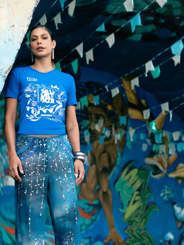 Mari Gonzalez veste abadás do Camarote Salvador por Reprodução/@camarotesalvador