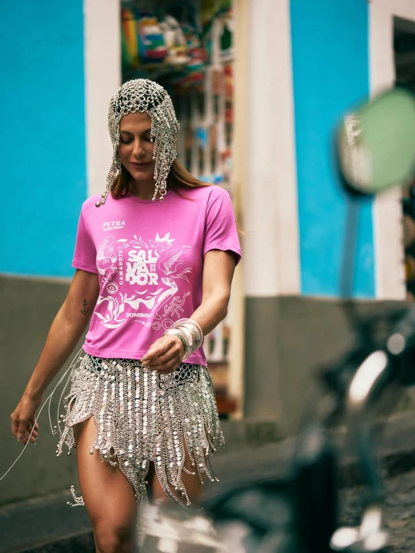 Mari Gonzalez veste abadás do Camarote Salvador por Reprodução/@camarotesalvador