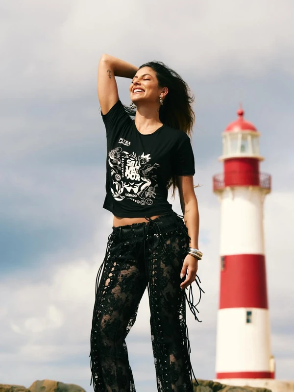 Mari Gonzalez veste abadás do Camarote Salvador por Reprodução/@camarotesalvador