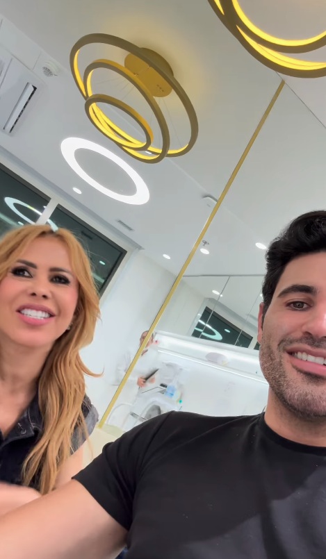 O dentista Igor Costa Alves, de 36 anos, com a cantora Joelma por Reprodução/Instagram