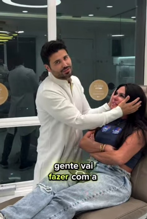 O dentista Igor Costa Alves, de 36 anos, com Gretchen por Reprodução/Instagram