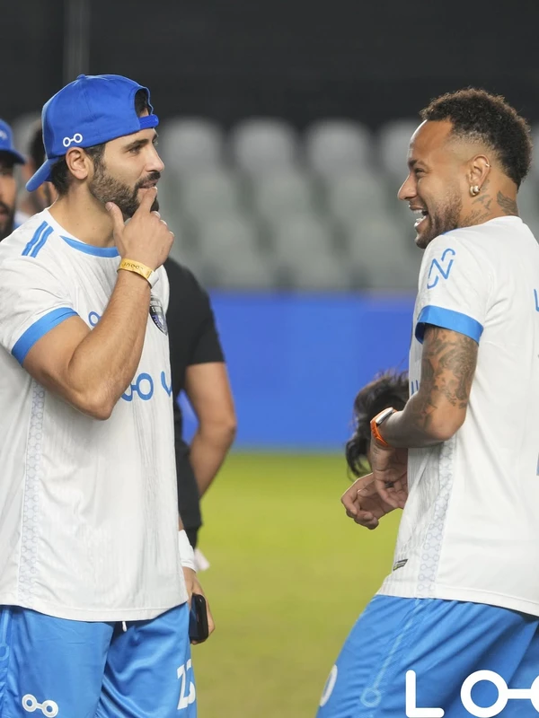 O dentista Igor Costa Alves, de 36 anos, com Neymar por Reprodução/Instagram