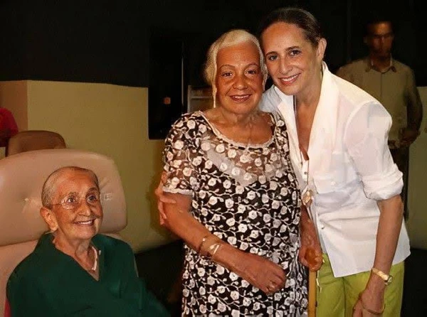 Edith do Prato ao lado de Maria Bethania e Dona Canô por Reprodução