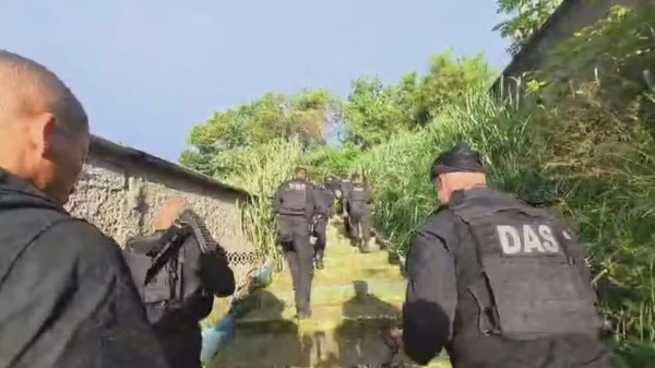 Operação policial busca envolvidos no crime