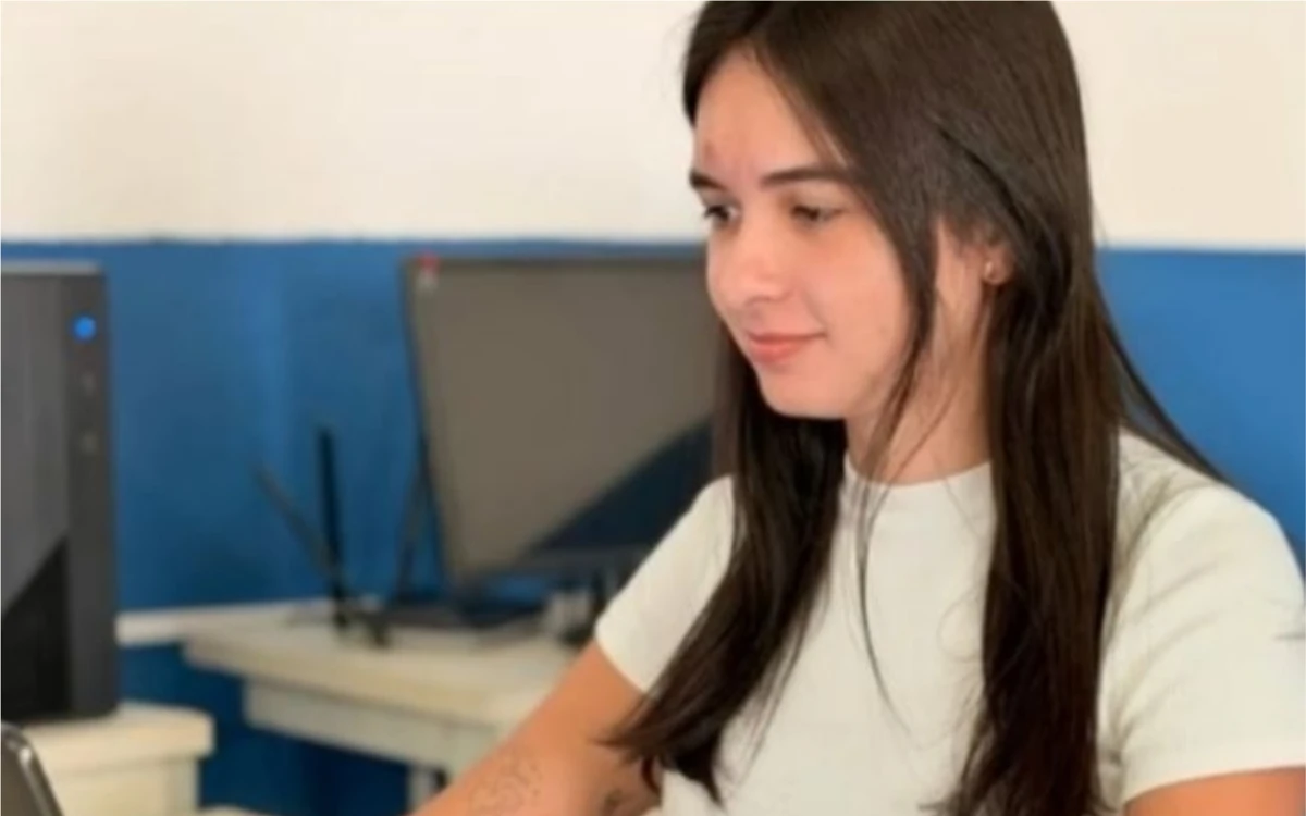 Vanessa Lara de Oliveira Silva por Reprodução