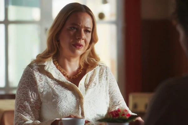 Zilá tem conversa séria com Malvino