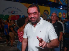 Imagem - Governador do Rio, Cláudio Castro curte Carnaval no meio da multidão em Salvador