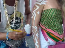 Imagem - Trio que ameaçava e extorquia turistas após pinturas no corpo é preso na Barra