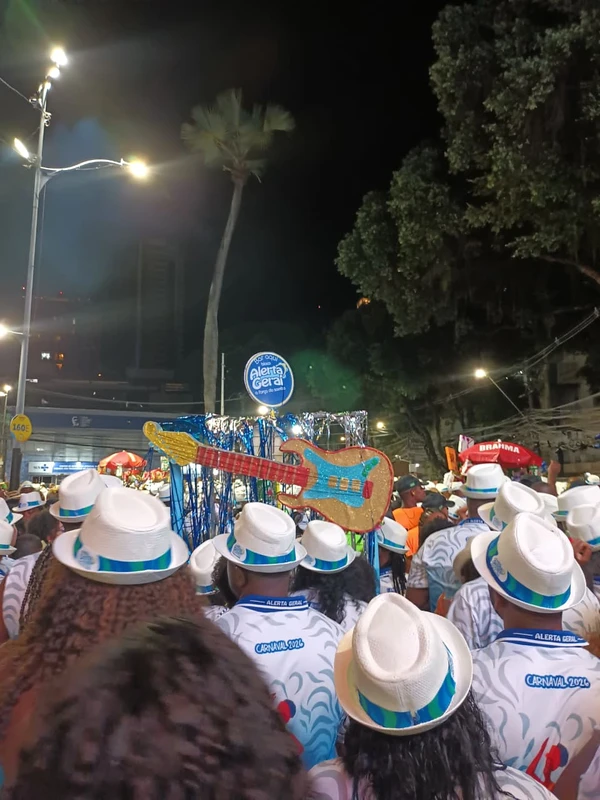 Alerta Geral abre o desfile dos blocos que levam o sambão raiz para a avenida por Moysés Suzart/CORREIO