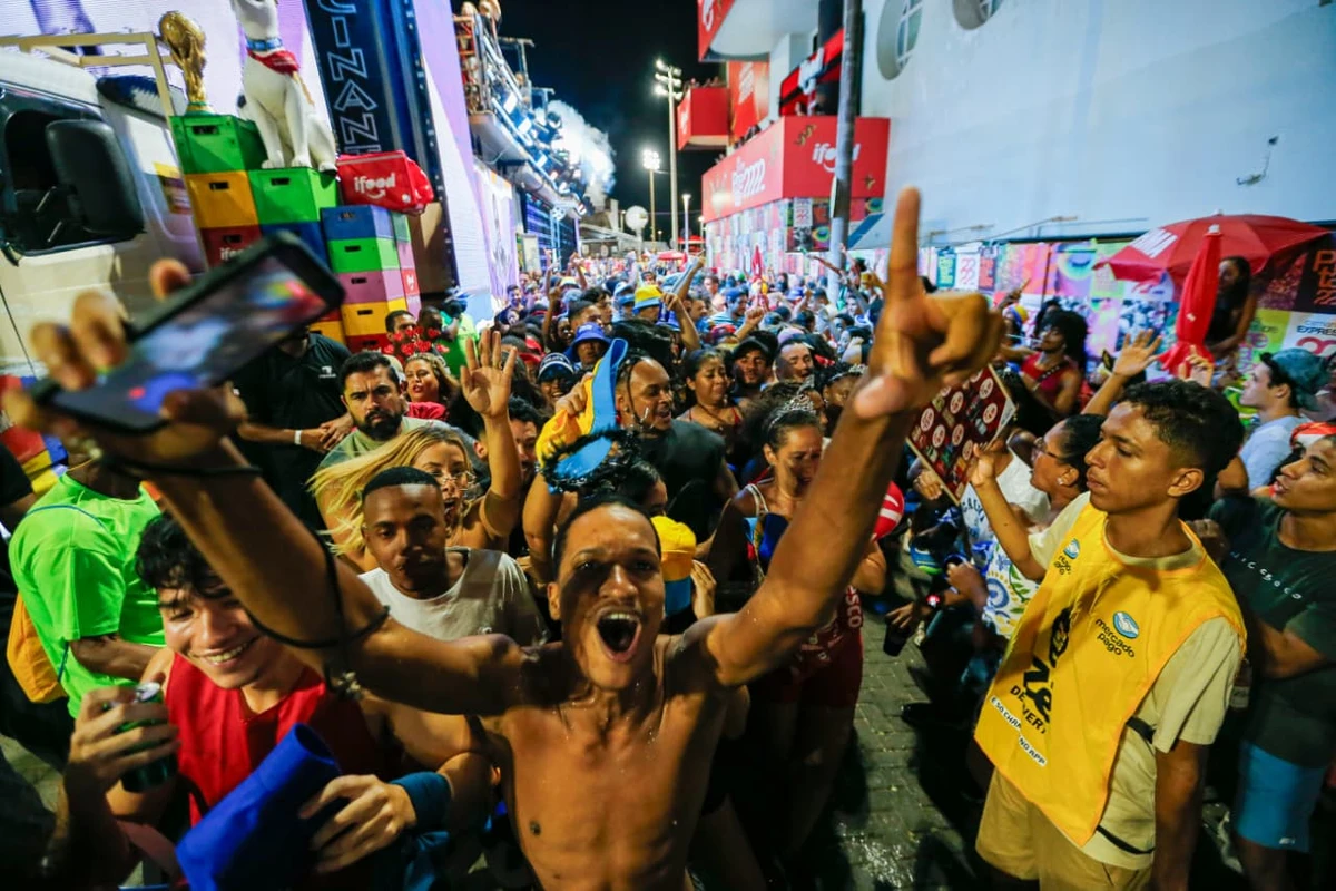 Barra-Ondina: veja fotos do primeiro dia de Carnaval por Arisson Marinho/CORREIO