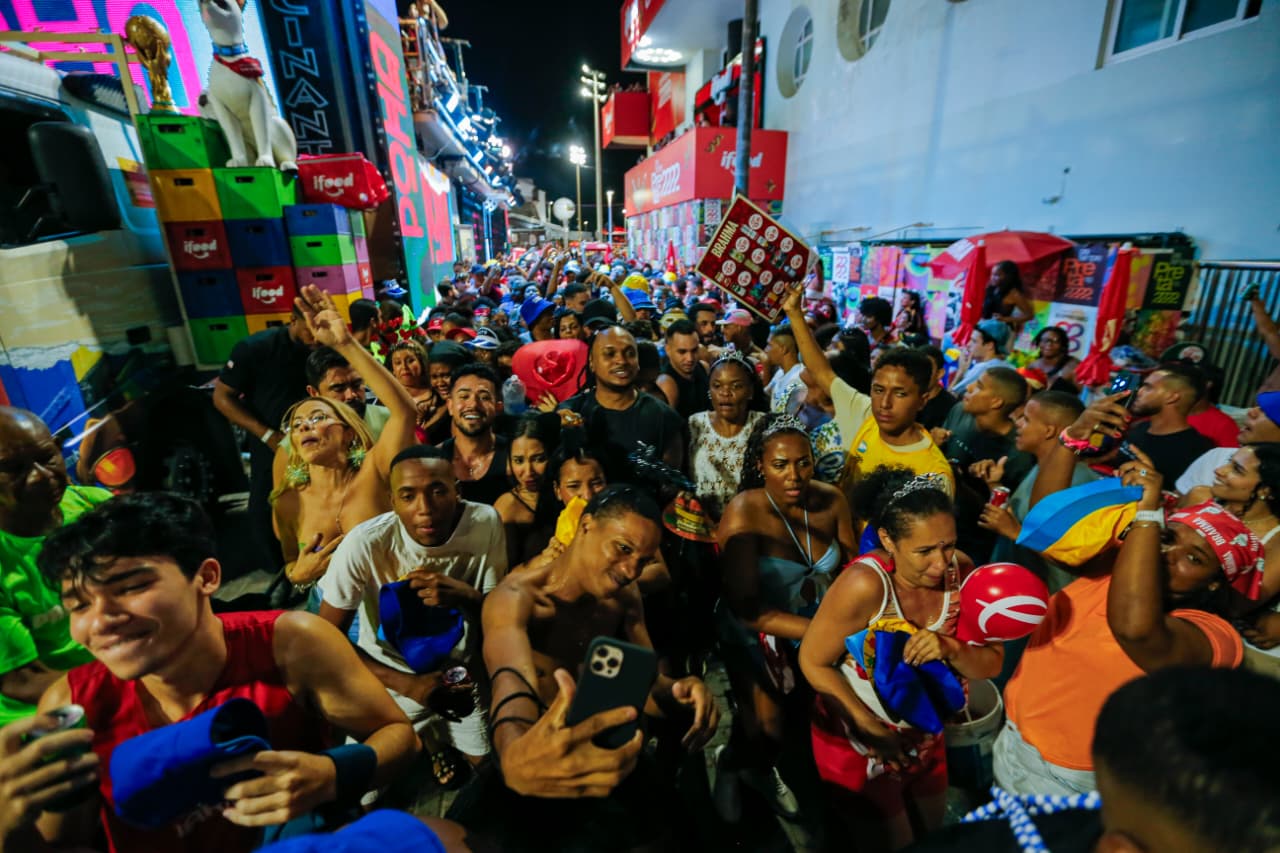 Barra-Ondina: veja fotos do primeiro dia de Carnaval por Arisson Marinho/CORREIO