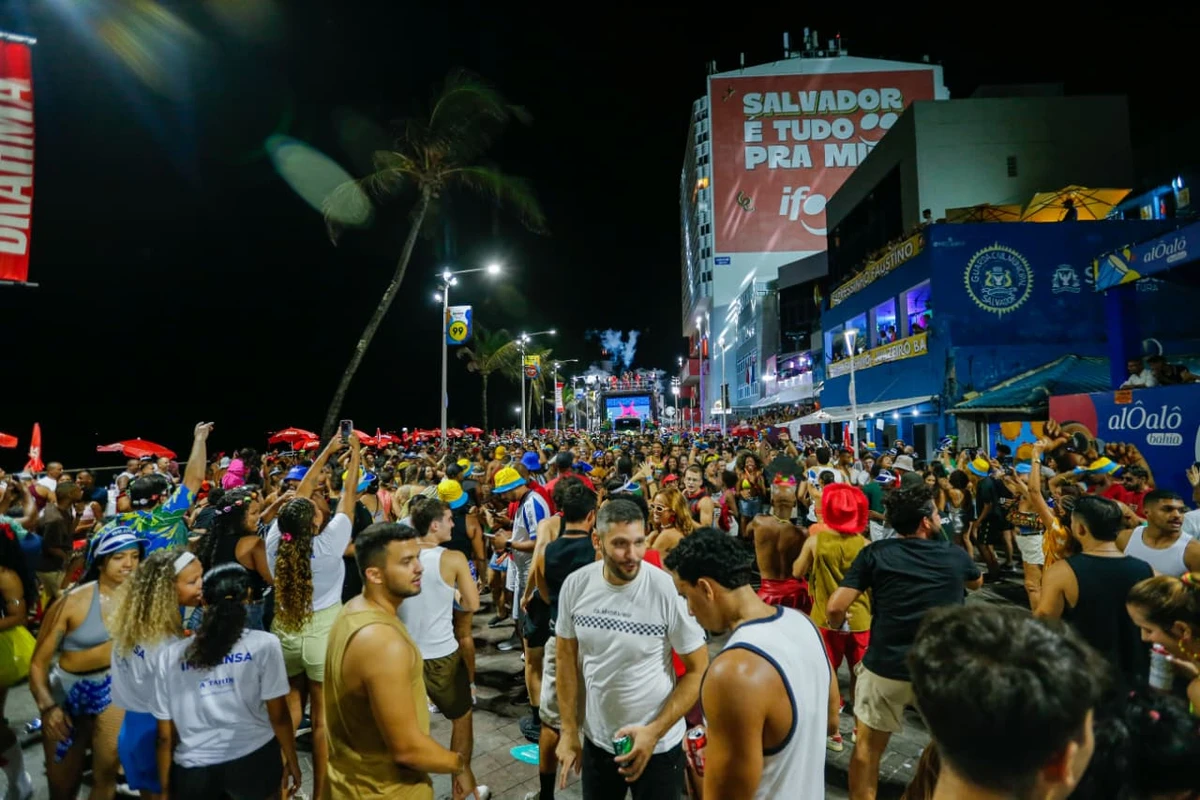Barra-Ondina: veja fotos do primeiro dia de Carnaval 