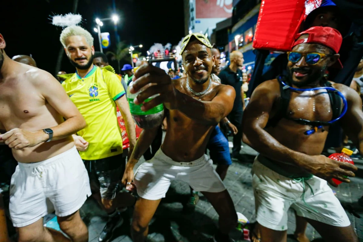 Barra-Ondina: veja fotos do primeiro dia de Carnaval por Arisson Marinho/CORREIO