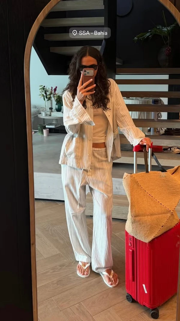Bruna Marquezine desembarca em Salvador para passar Carnaval com bolsa de R$ 18 mil