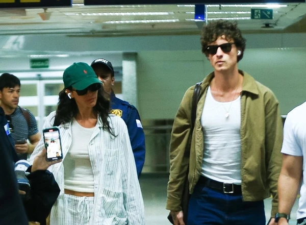 Bruna Marquezine e Shawn Mendes desembarcam em Salvador para curtir Carnaval por Dilson Silva Webert Belicio / Tom Zé Fonseca /Agnews