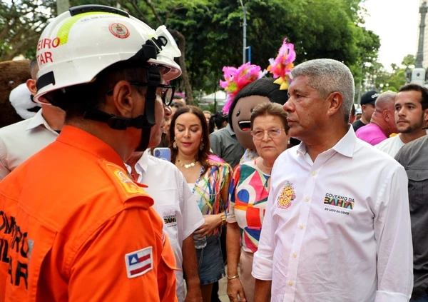 Governador Jerônimo Rodrigues durante o carnaval deste ano