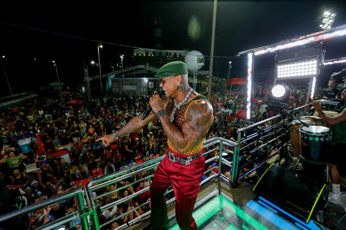 Léo Santana por Arisson Marinho/CORREIO