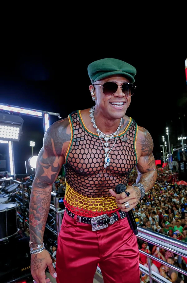 Léo Santana por Arisson Marinho/CORREIO