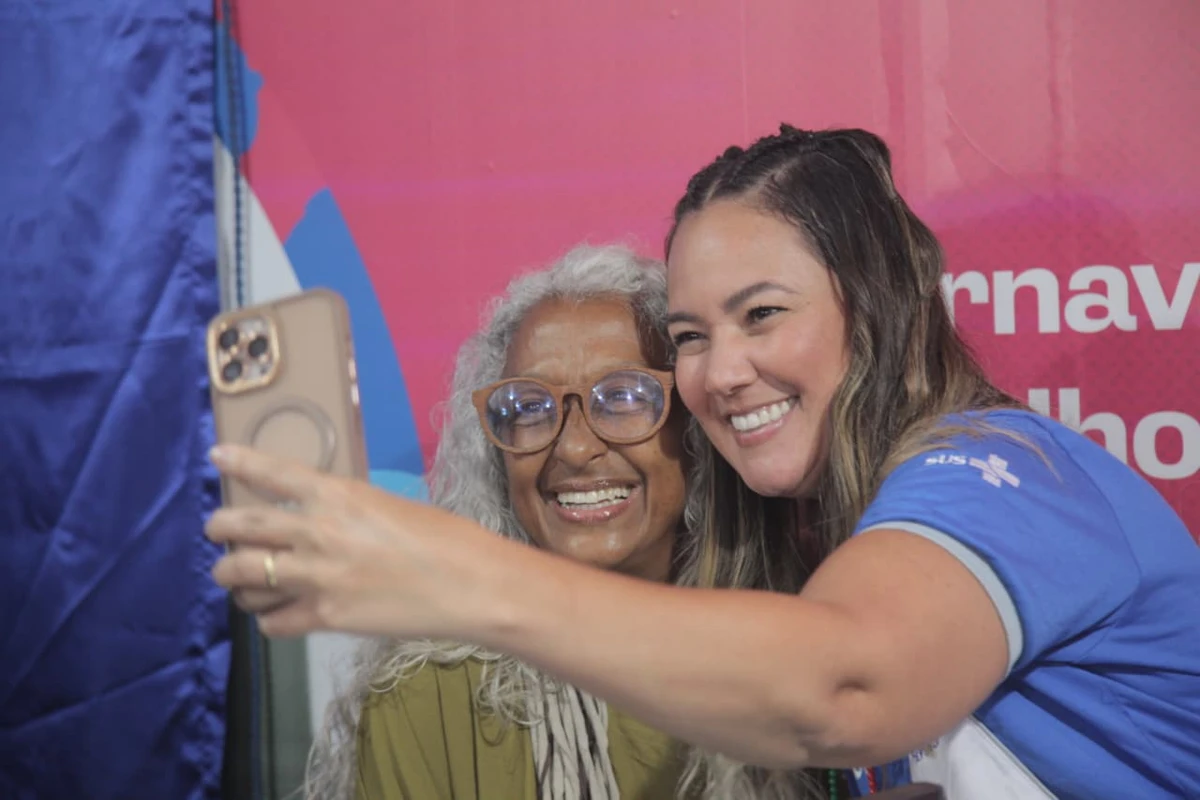 Linda Bezerra foi homenageada antes da abertura do Carnaval por Sora Maia/CORREIO