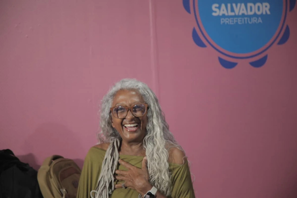 Linda Bezerra foi homenageada antes da abertura do Carnaval por Sora Maia/CORREIO
