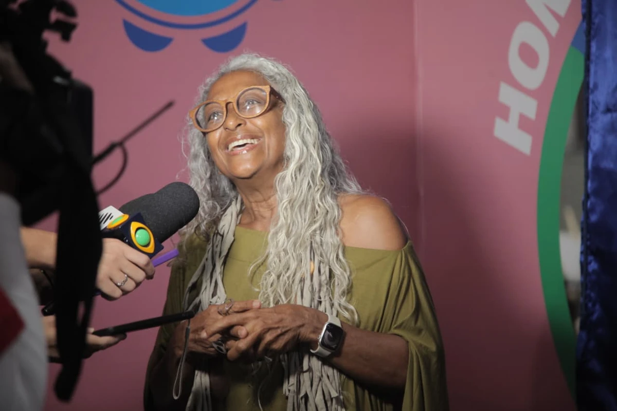 Linda Bezerra foi homenageada antes da abertura do Carnaval por Sora Maia/CORREIO