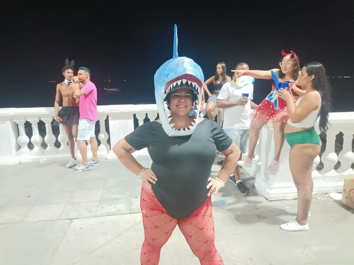 Paquitas, jetski e tubarão: foliões inovam na criatividade das fantasias de Carnaval por Gilberto Barbosa/CORREIO