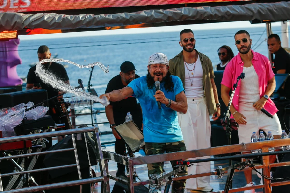 Veja fotos de Bell Marques na quinta-feira de Carnaval por Arisson Marinho/CORREIO