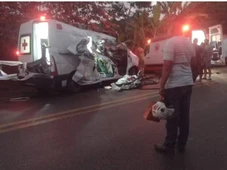 Imagem - Sequência de acidentes com ambulância deixa três mortos em estrada da Bahia