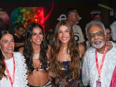 Imagem - Bruna Marquezine e Sasha são recepcionadas por Gil e Flora no Expresso 2222