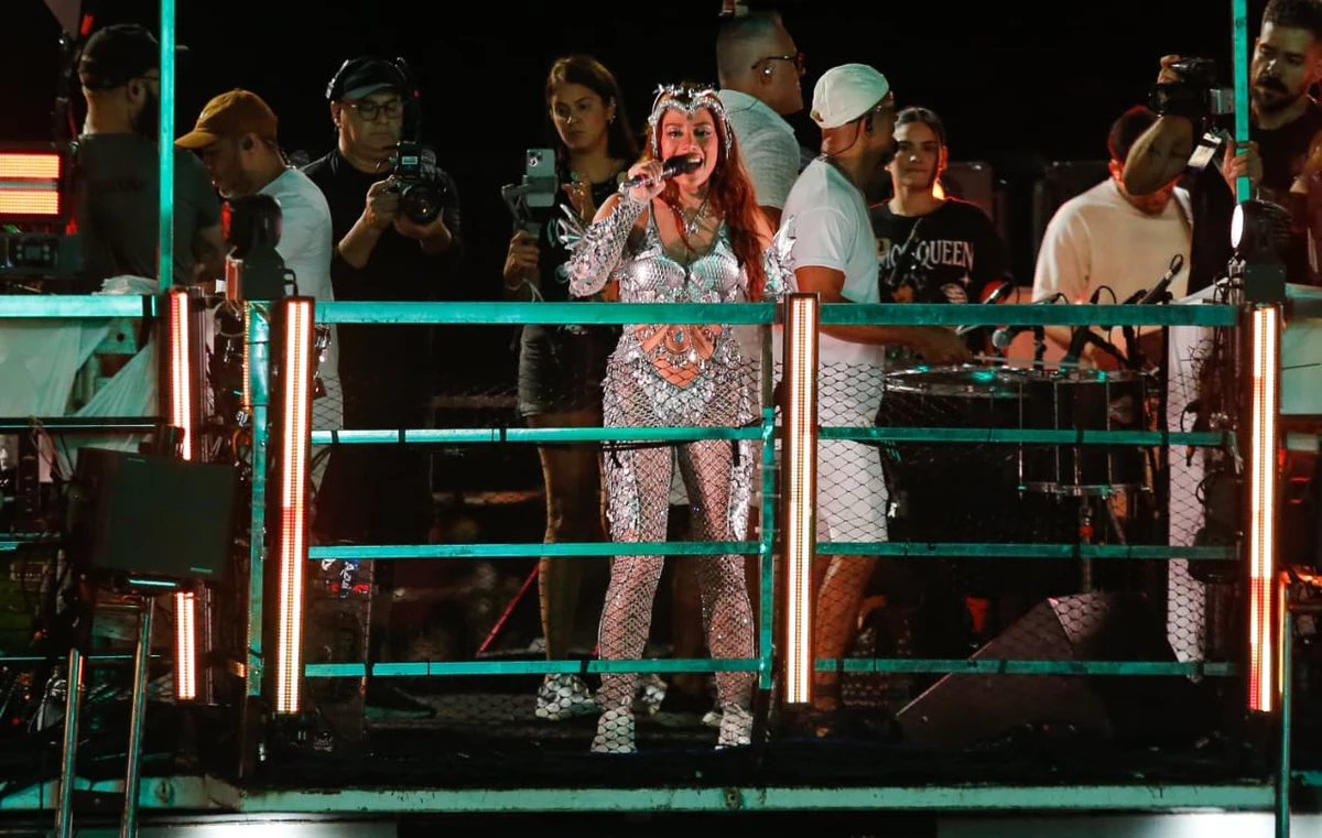 Anitta comanda pipoca no circuito Dodô por Arisson Marinho/CORREIO