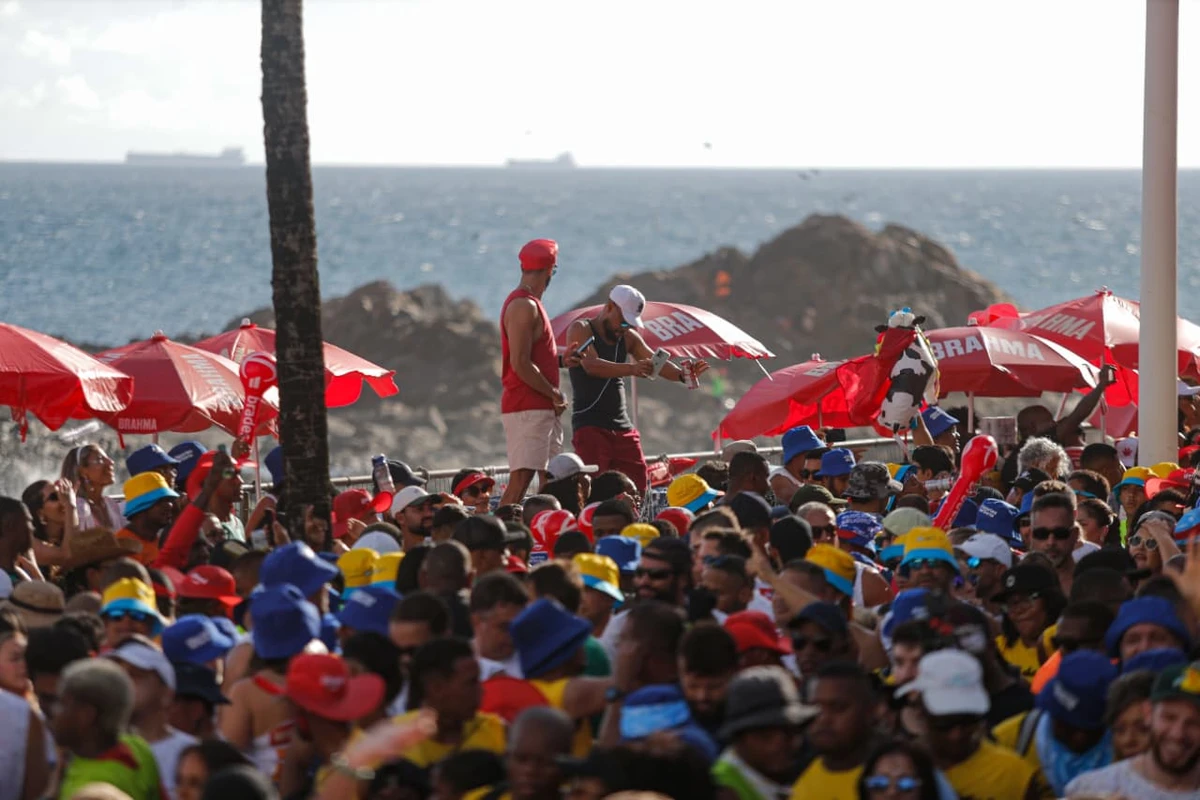 Bell Marques comanda o Vumbora nesta sexta-feira (13) por Arisson Marinho/CORREIO