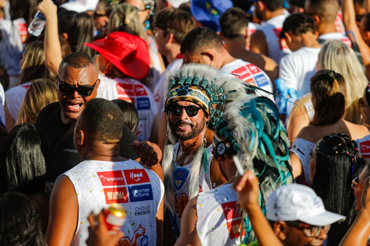 Bell Marques comanda o Vumbora nesta sexta-feira (13) por Arisson Marinho/CORREIO