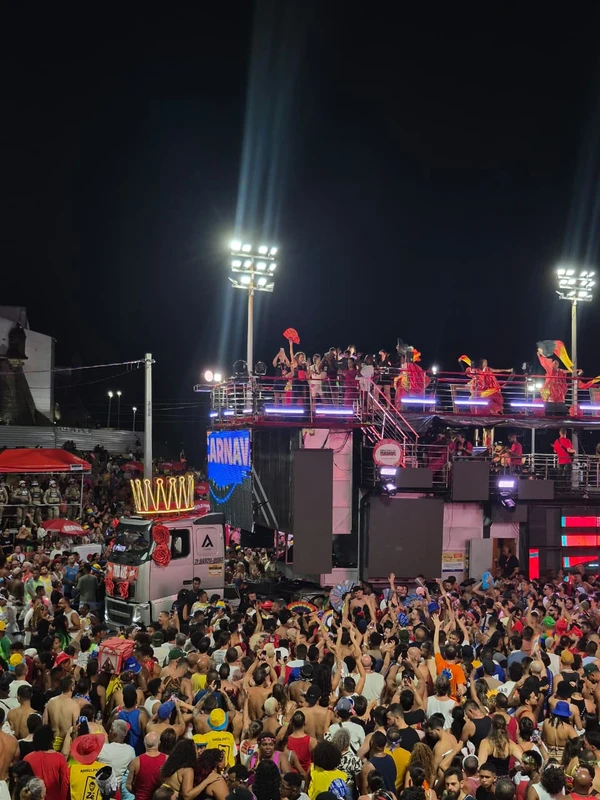 Daniela leva diversidade e religião no desfile da Barra por Ana Beatriz Sousa/CORREIO