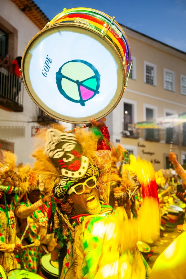 Saída do Olodum atrai artistas, turistas e a população de Salvador para o Centro Histórico por Sora Maia/CORREIO