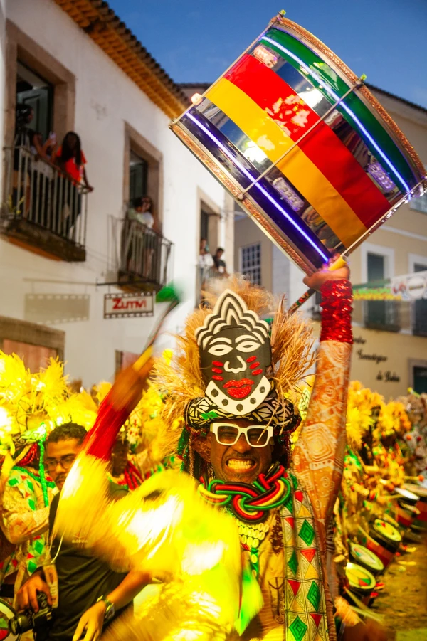 Saída do Olodum atrai artistas, turistas e a população de Salvador para o Centro Histórico por Sora Maia/CORREIO