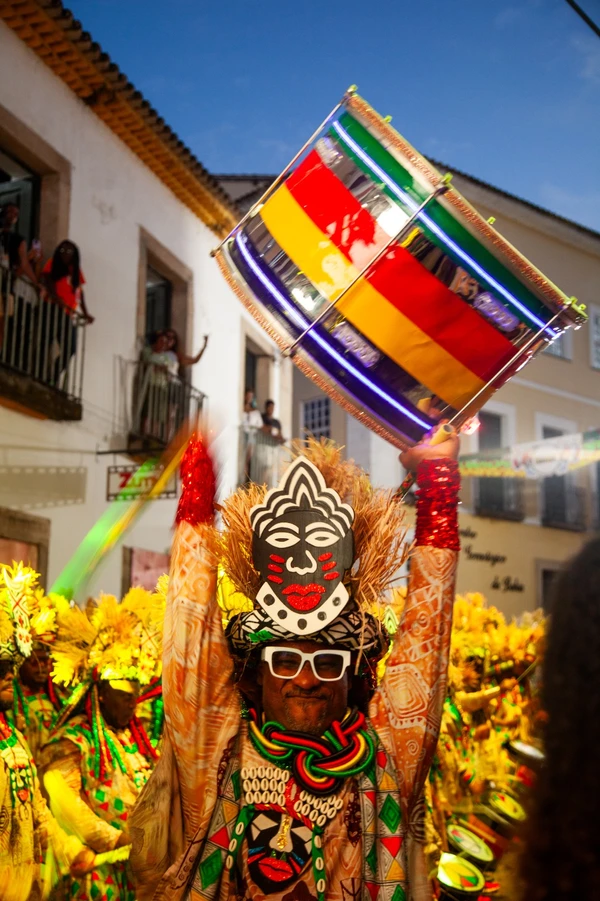 Saída do Olodum atrai artistas, turistas e a população de Salvador para o Centro Histórico por Sora Maia/CORREIO