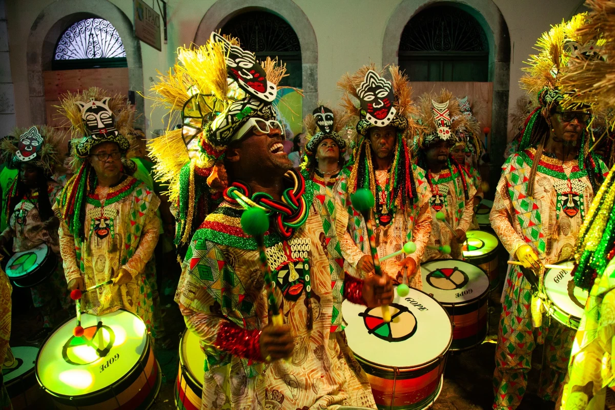 Saída do Olodum atrai artistas, turistas e a população de Salvador para o Centro Histórico por Sora Maia/CORREIO